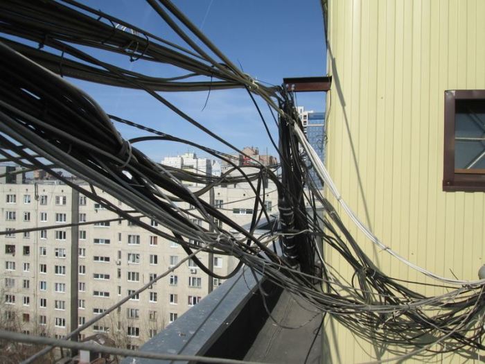 Для чего нужны кабели между жилыми домами