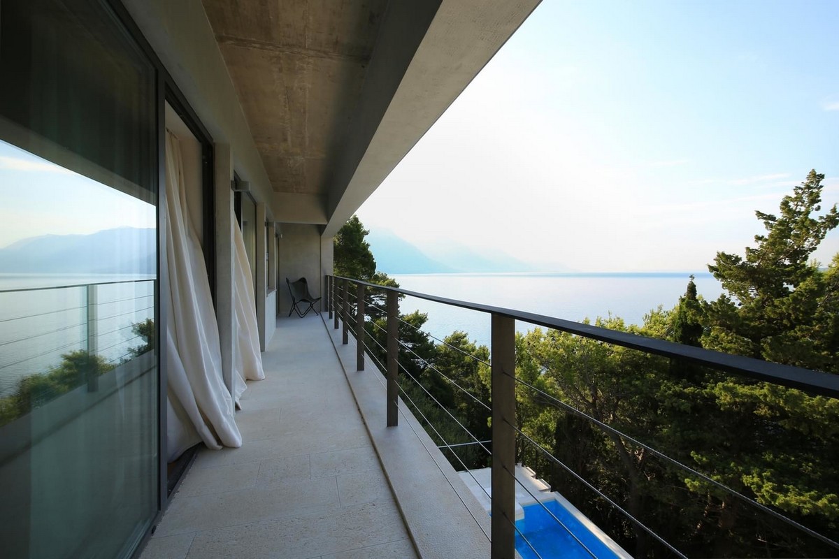 Бетонный дом с видом на море в Хорватии