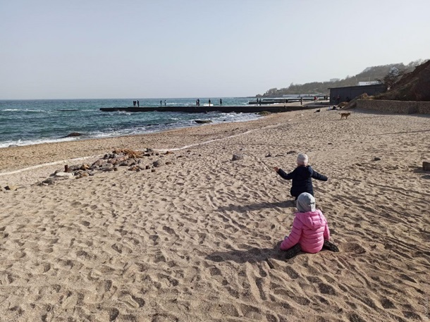 Карантин не мешает одесситам отдыхать на море. ФОТО