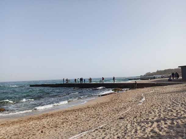 Карантин не мешает одесситам отдыхать на море. ФОТО