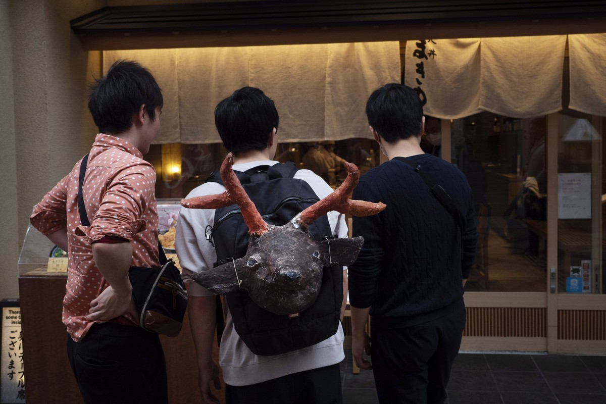 Олени бродят по улицам японского города Нары
