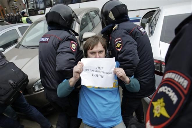 Amnesty International зафиксировала в РФ репрессии по отношению к противникам войны
