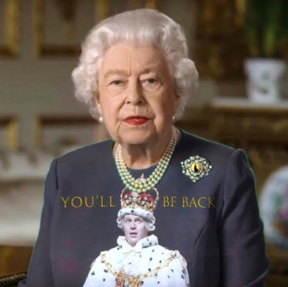Елизавету II после обращения к народу высмеяли из-за платья: курьезные фото