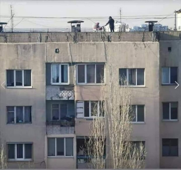 В Харькове молодой отец забрался с новорожденным на крышу многоэтажки: «карантин довел». ФОТО