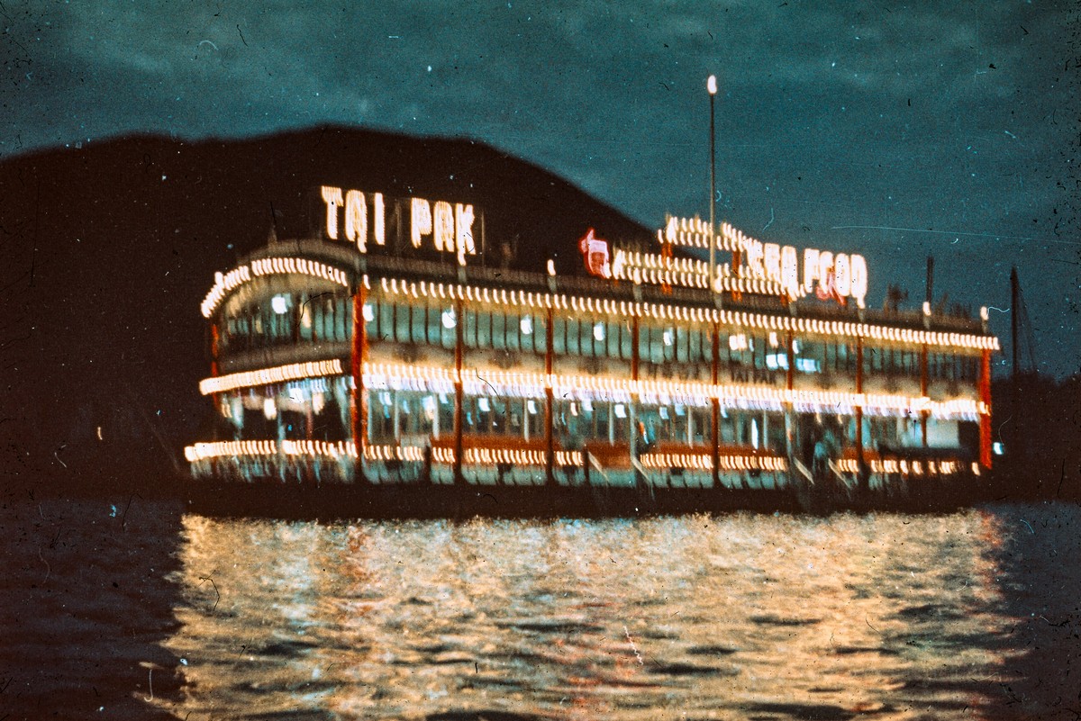 Ночной Гонконг в 1960-е годы на цветных снимках