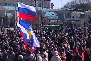 В Симферополе одновременно митингуют за Россию и единство Украины