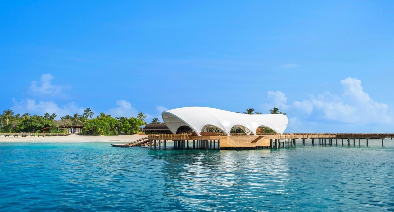 Отель The Westin Maldives Miriandhoo Resort на Мальдивах