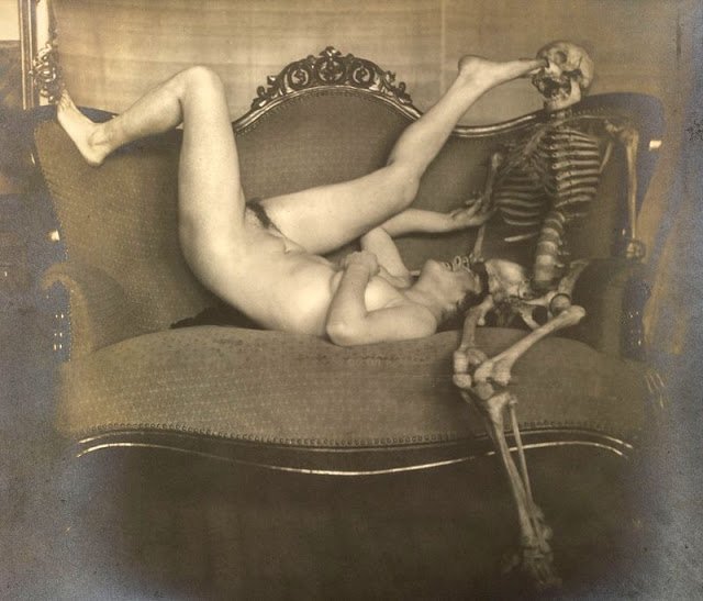 Дама со скелетом: сюрреалистический фотосет Франца Фидлера начала 1920-х годов. ФОТО