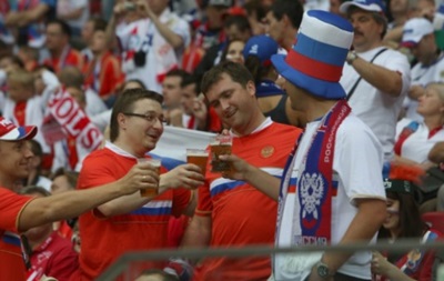 В России хотят разрешить продавать вино и медовуху на стадионах