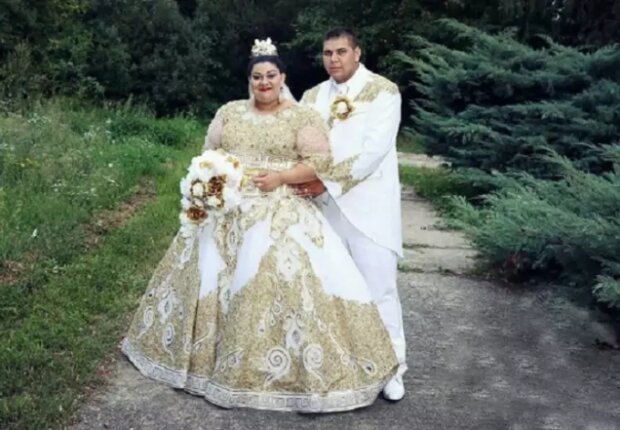 На свадьбе цыган юную невесту засыпали купюрами в 500 евро и золотом. ФОТО