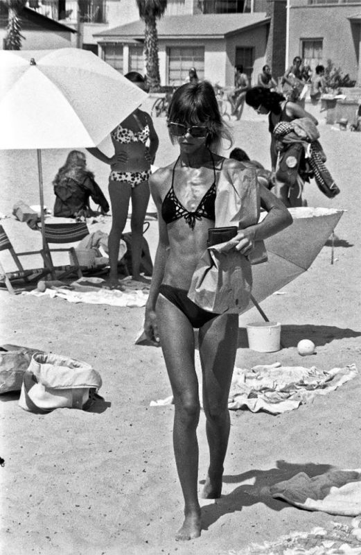 Утомленные солнцем: жаркий летний день 1970 года на знаменитом пляже Мишен Бич. ФОТО