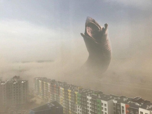 Соцсети отреагировали свежими фотожабами на смог в столице. ФОТО