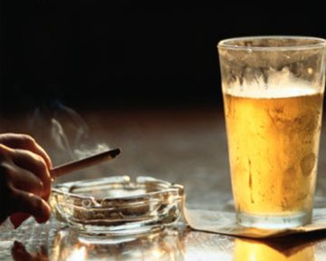 Кабмин таки собирается повысить акцизы на сигареты и алкоголь