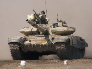 Россия подтянула к украинской границе новейшие танки и десант