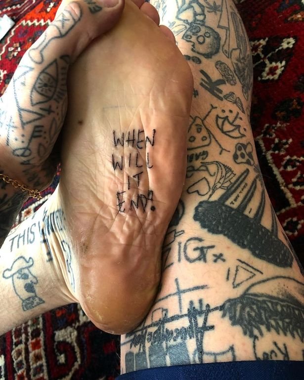 Крис Вудхед делал по татуировке каждый день, сидя на карантине