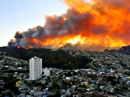 В Чили четвёртые сутки продолжают боротьбу с сильным пожаром