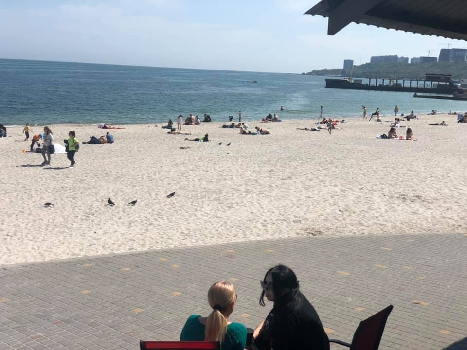 В Одессе на пляжах увеличилось количество отдыхающих. ФОТО