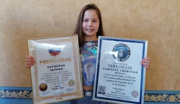 11-летняя школьница из России больше часа простояла на гвоздях в честь 75-летия Победы