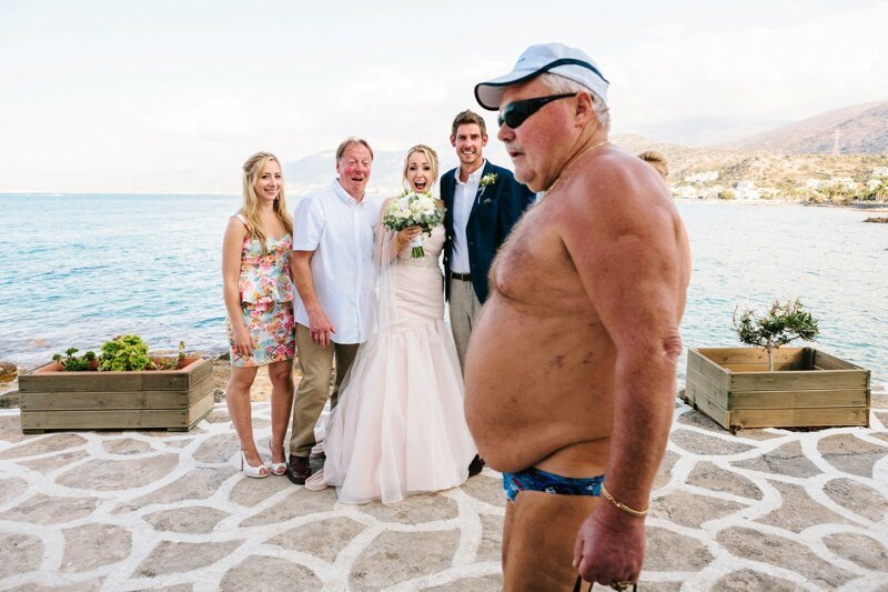 Забавные свадебные фото, на которых пошло что-то не так. ФОТО