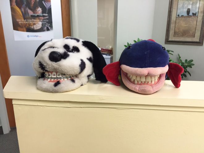 Зубастые игрушки для детей в кабинетах стоматологов