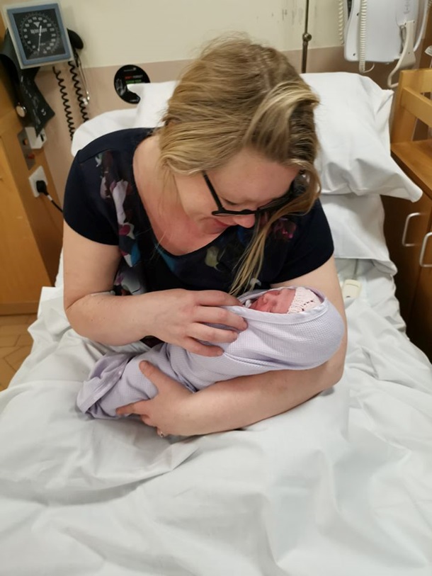 В Британии медсестра узнала о пополнении в семье во время родов. ФОТО