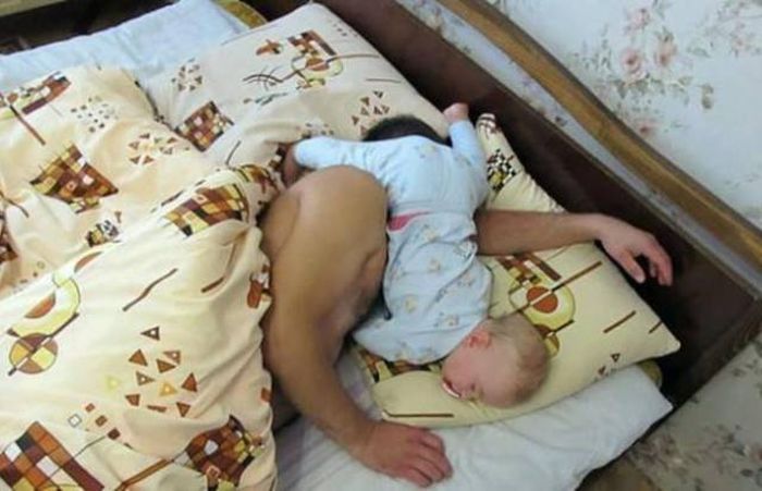Дети, уснувшие в необычных местах
