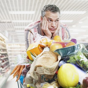 АМКУ рекомендовал 18 супермаркетам снизить цены на продукты