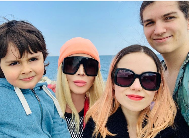 Ирина Билык показала всех своих детей на одном фото