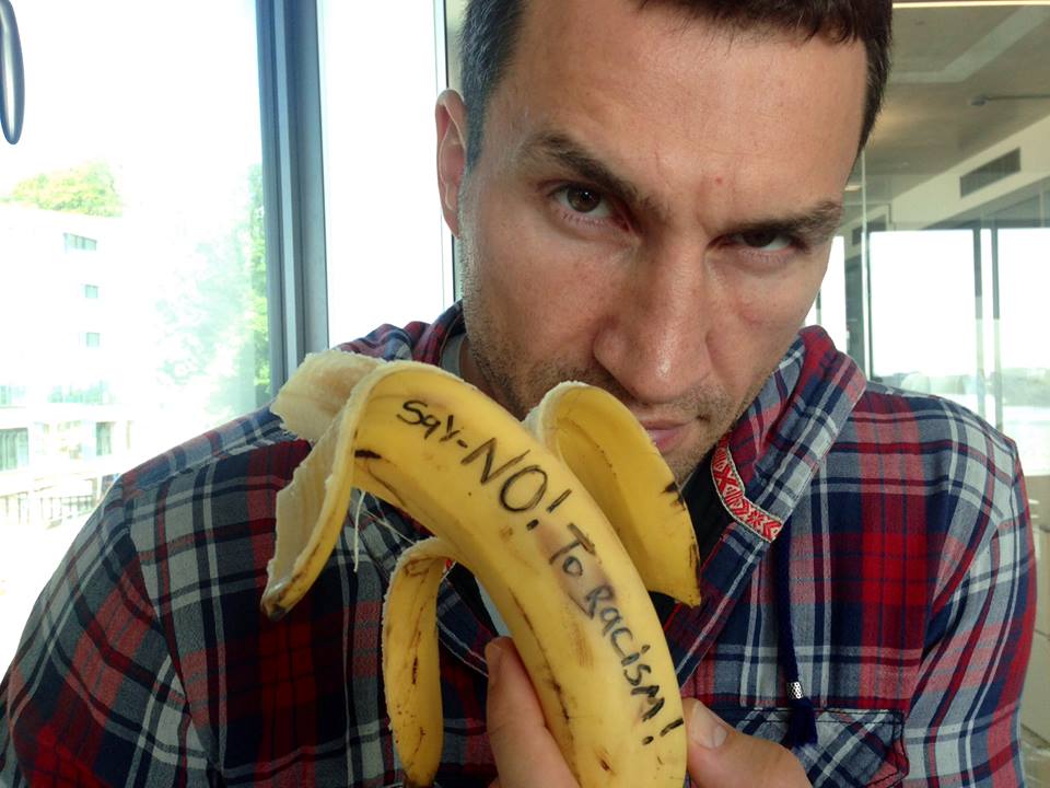 Кличко поддержал банановый флешмоб против расизма