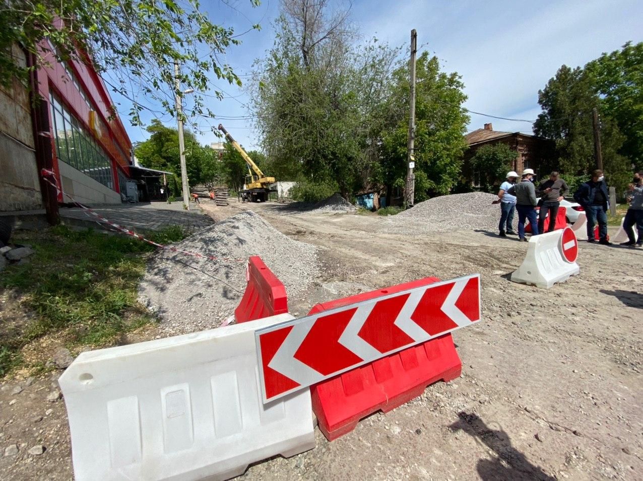 В Днепре полным ходом ремонтируют Крестьянский спуск: как через полгода будет выглядеть дорога (Видео)