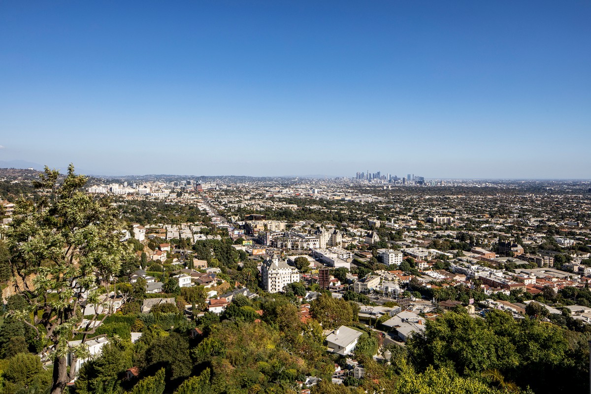 Роскошная резиденция на склоне холма в Лос-Анджелесе