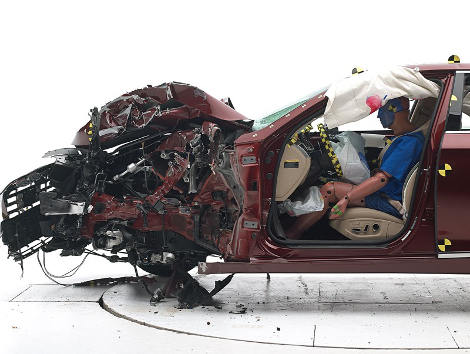 Седан Hyundai Genesis получил высшую оценку за безопасность