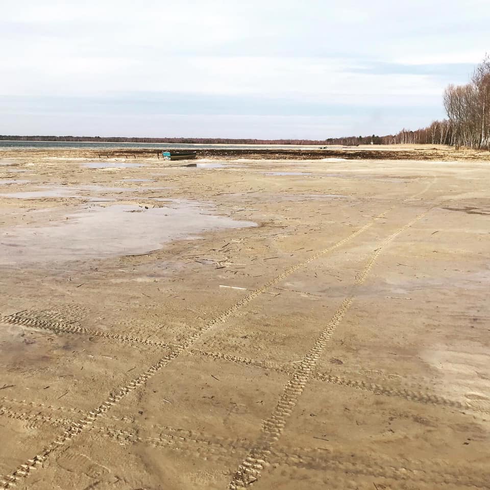 Воды почти нет: Сеть шокировали свежие фото умирающего озера Свитязь. ФОТО