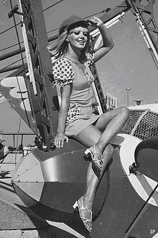 Девушки в мини-юбках на снимках 1960-1970-х годов
