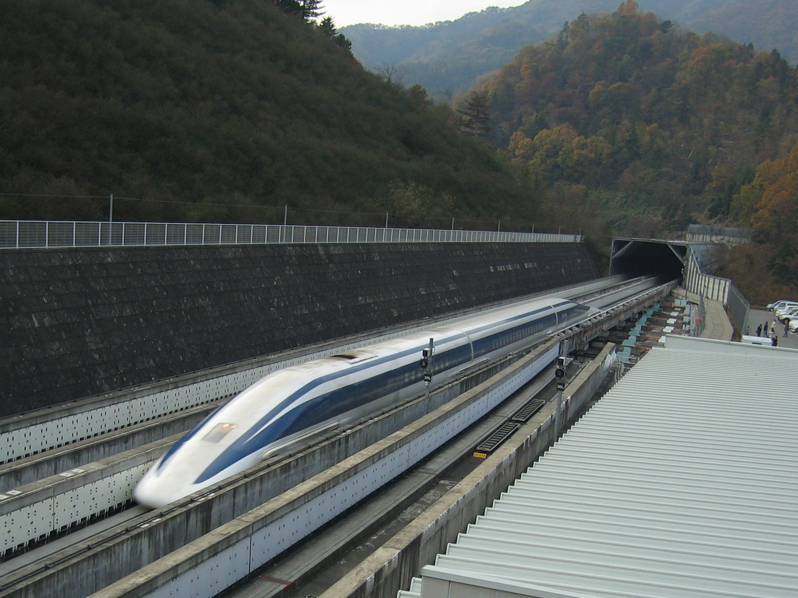 Китайцы разрабатывают поезд, способный разгоняться до 3000 км/ч  