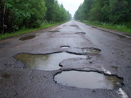 Ямы поглотили более трёх миллионов кв.м украинских дорог