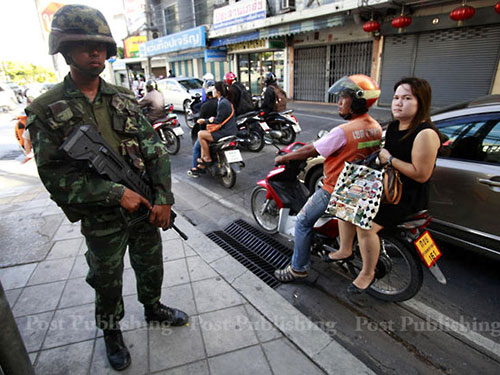 В Таиланде армия ввела военное положение