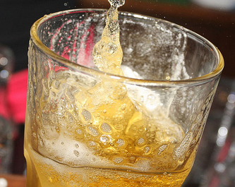 Местным советам могут дать право запрещать торговлю пивом и водкой  