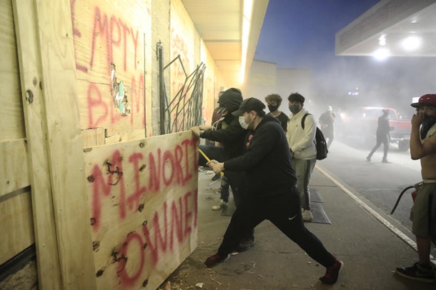 Последствия массовых беспорядков в Миннеаполисе. ФОТО