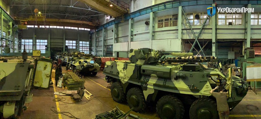 Украинские бойцы получили новые бронетранспортеры. ФОТО