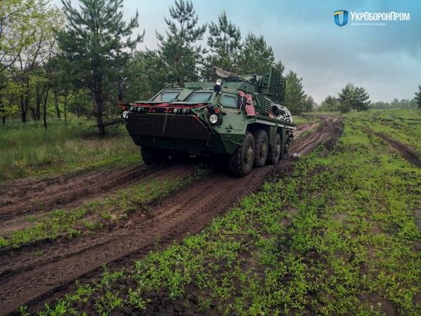 Украинские бойцы получили новые бронетранспортеры. ФОТО