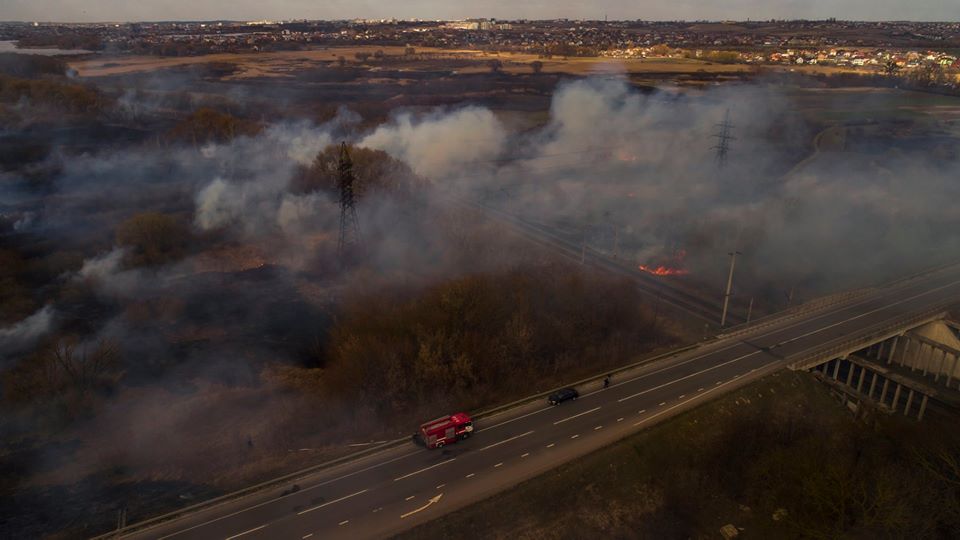 Масштабные пожары в Украине показали с высоты птичьего полета. ФОТО