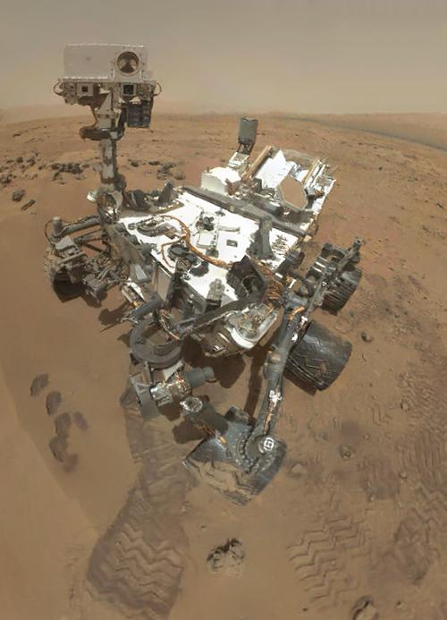 Марсоход Curiosity заподозрили в доставке "нелегальных эмигрантов" на Марс  
