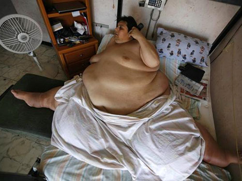 Самый тучный человек в мире умер в 48 лет при весе почти 400 кг