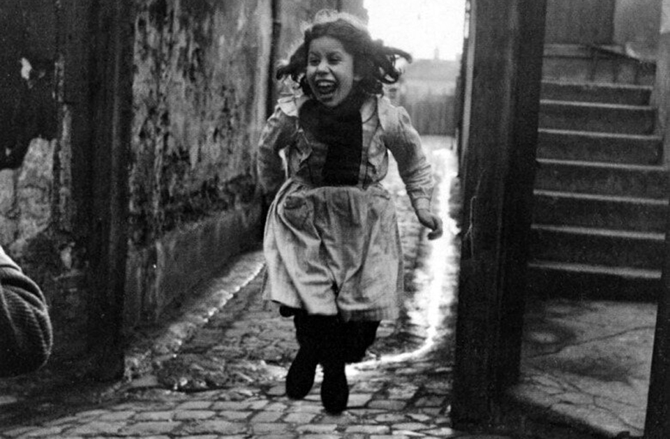 Беззаботное время детства на ретро-снимках фотографа Робера Дуано