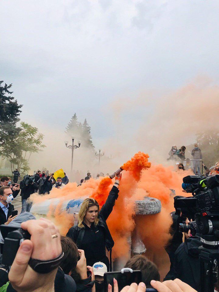 Под Верховной Радой разгорелись протесты против Авакова. ФОТО