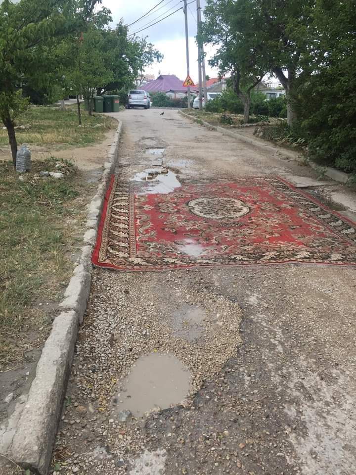 «Ремонт» дороги в Крыму удивил Сеть. ФОТО