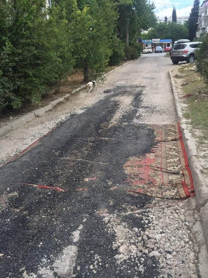 «Ремонт» дороги в Крыму удивил Сеть. ФОТО