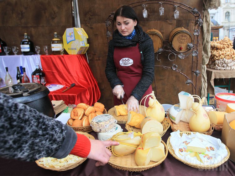 Россия хочет полностью запретить поставки сыров из Украины 