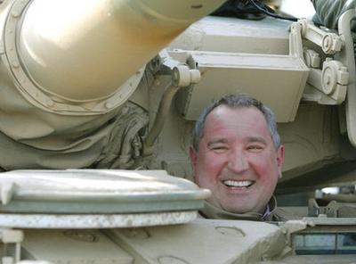 Заместитель председателя правительства России застрял в танковом люке